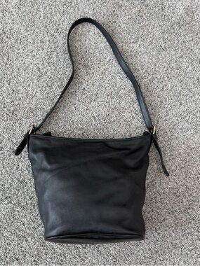 Medallion Black Genuine Leather Soft Zipper Bucket Shoulder Bag Classic Basic